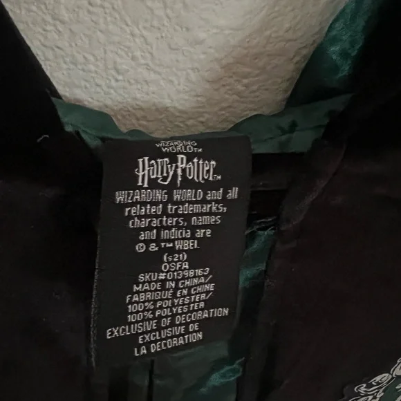 Official Wizarding World Harry Potter Slytherin Robe - Picture 5 of 7